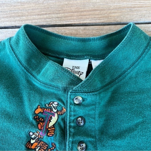 VTG Y2K Disney Store Tigger Embroidered Long Sleeve Henley T-Shirt Large Green - Picture 8 of 10